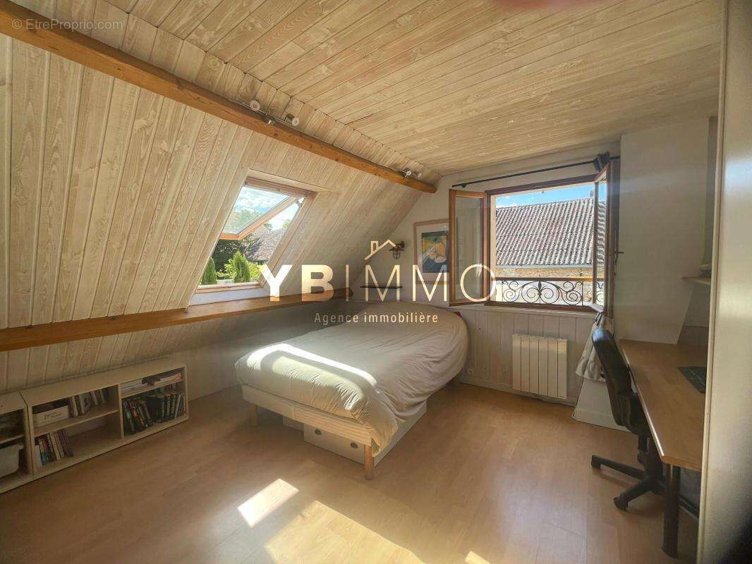 Maison à LA CELLE-LES-BORDES