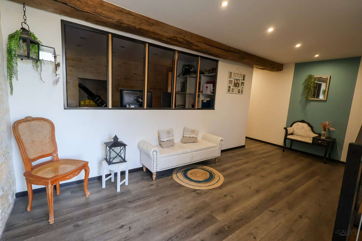 Maison 245 m² à Saint-Savinien  - photo 5
