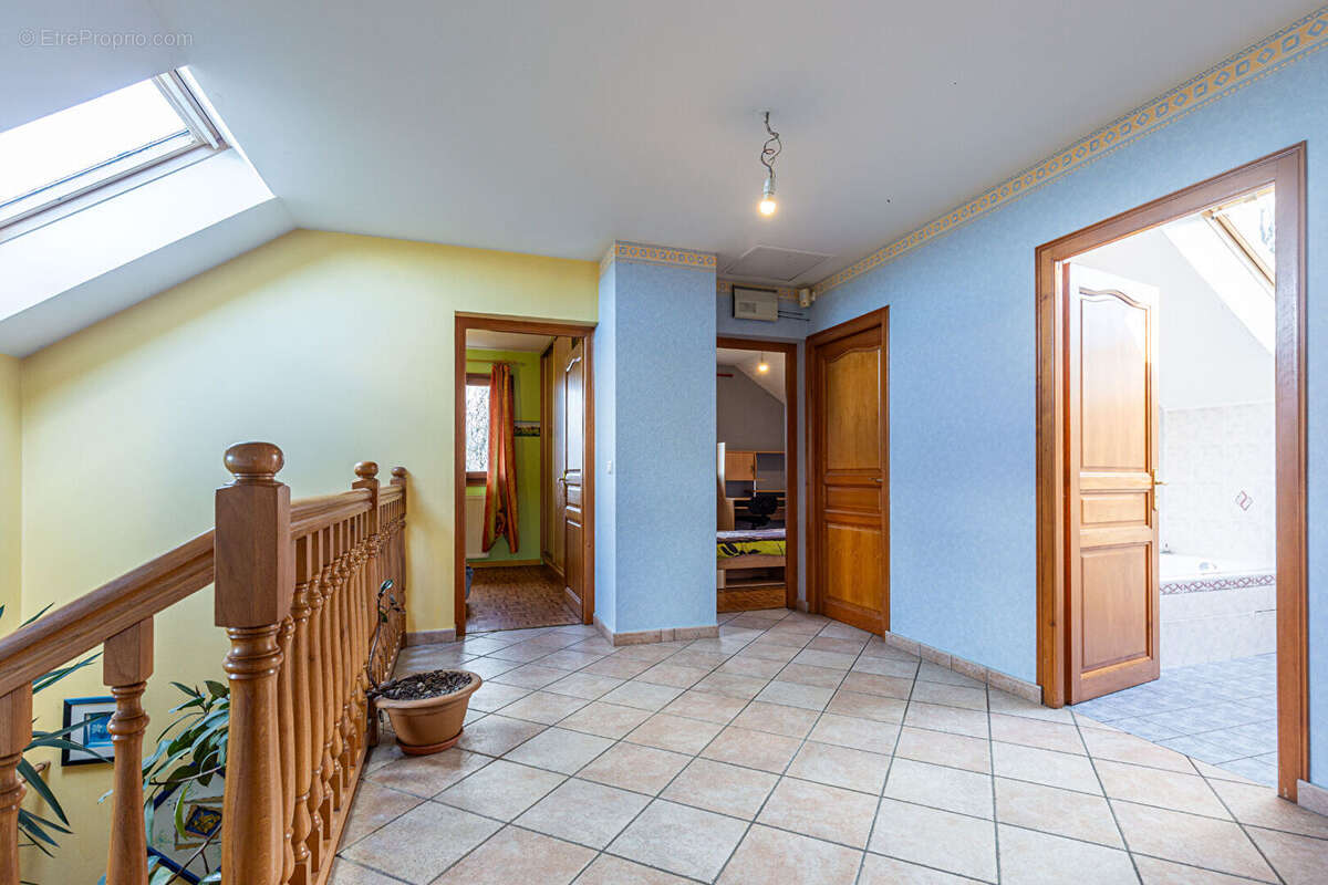 Agence immobiliere laforet - co-exclusivite - "protea" - cuvat - maison individuelle 6 pièces de 172,07 m² au sol - terrain de 1 - photo 10