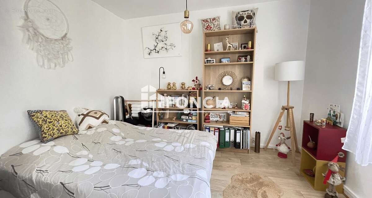 L'agence FONCIA vous propose en exclusivité : Appartement T4 au premier étage avec balcon exposé sud et sans vis-à-vis avec vue  - photo 6