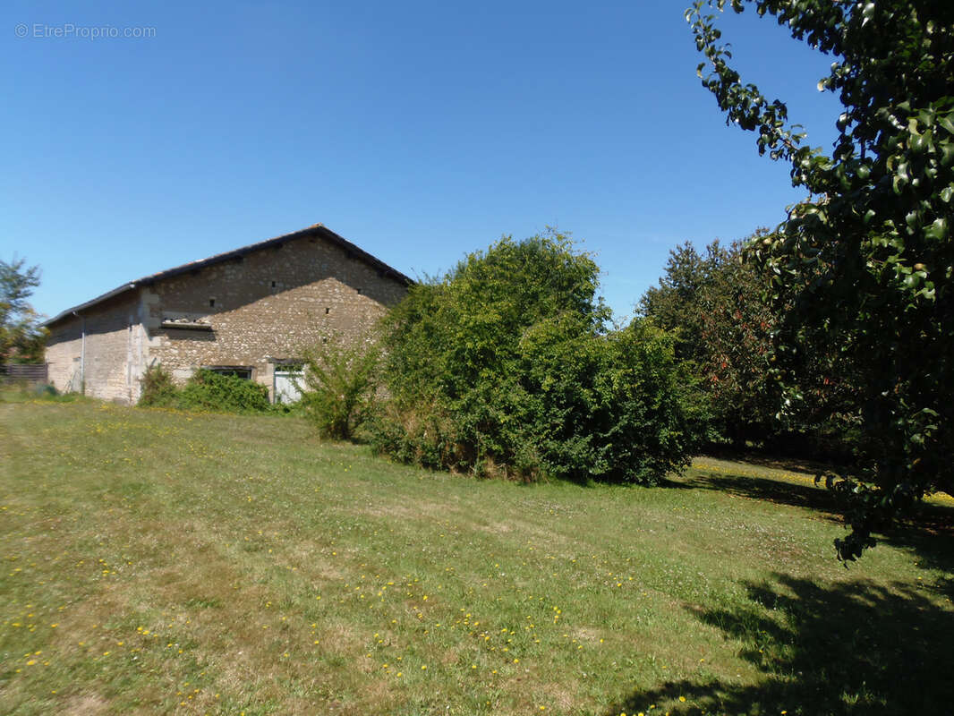 Maison à SAINT-THOMAS-DE-CONAC