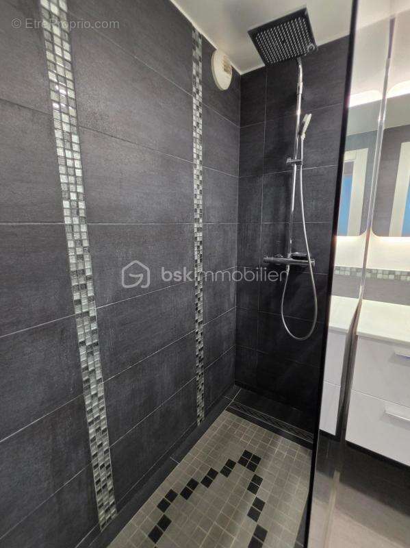 Appartement à VAUJOURS