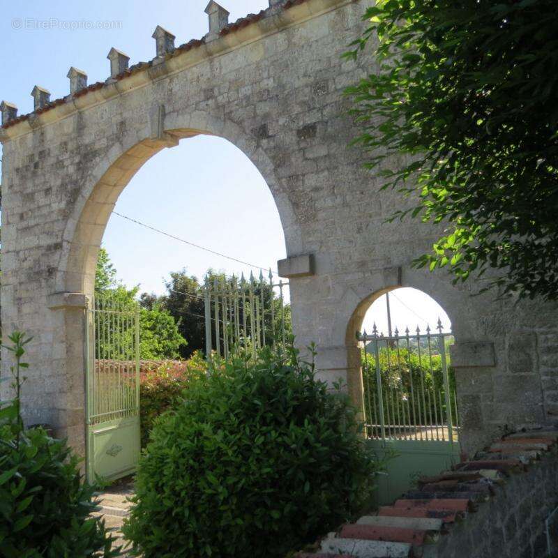 Maison à FONTENAY-LE-COMTE