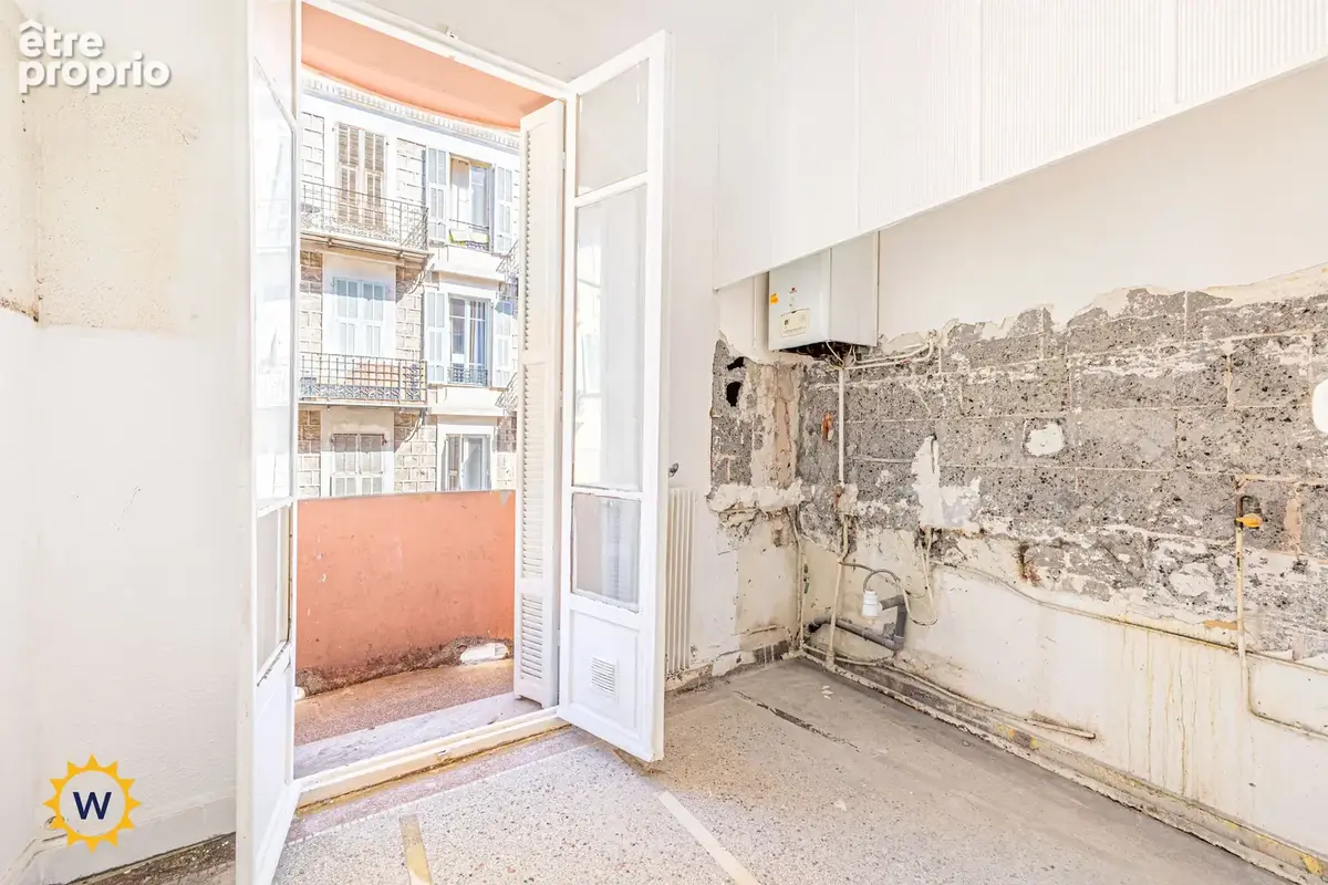 NICE RUE DE FRANCE / FLEURS / RUE CLAUDIA - 2 pièces de 38 m2 avec balcons, à rénover, idéal investissement locatif ! Proche pro - photo 2
