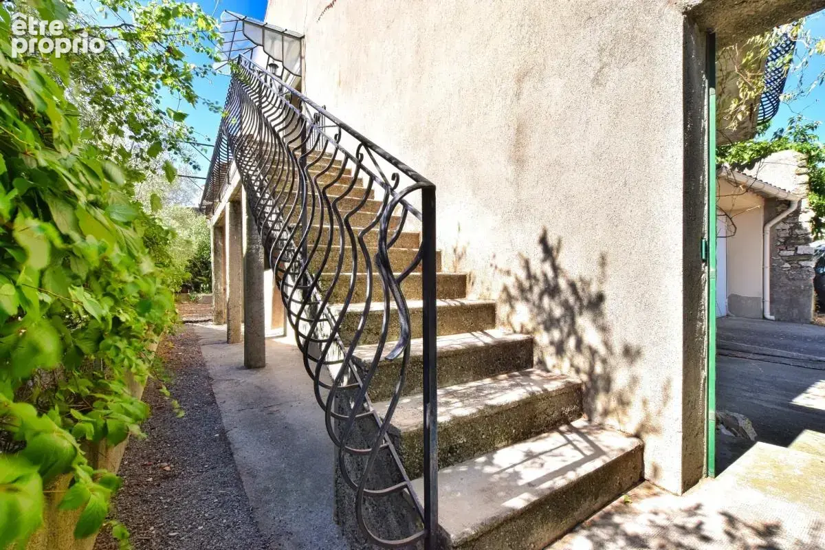Maison de village rénovée, garage et potentiel d’aménagement - photo 12