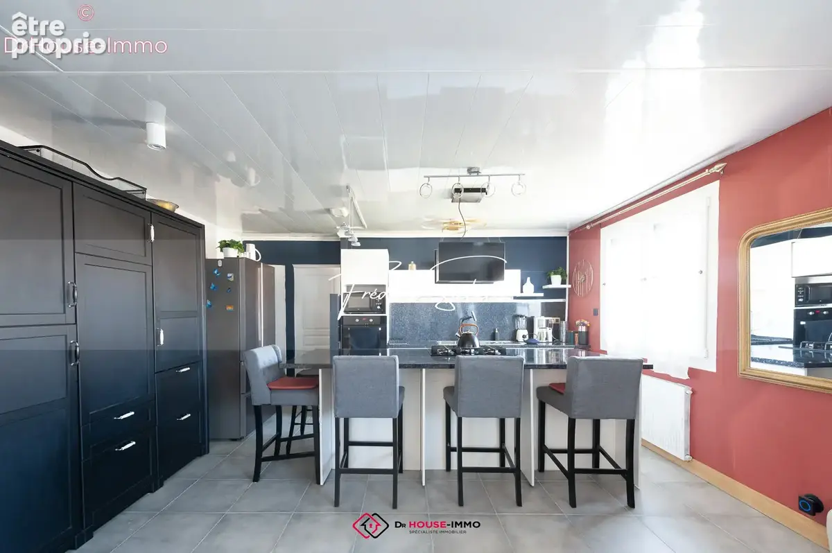 Maison 139 m² à La Jarrie  - photo 3