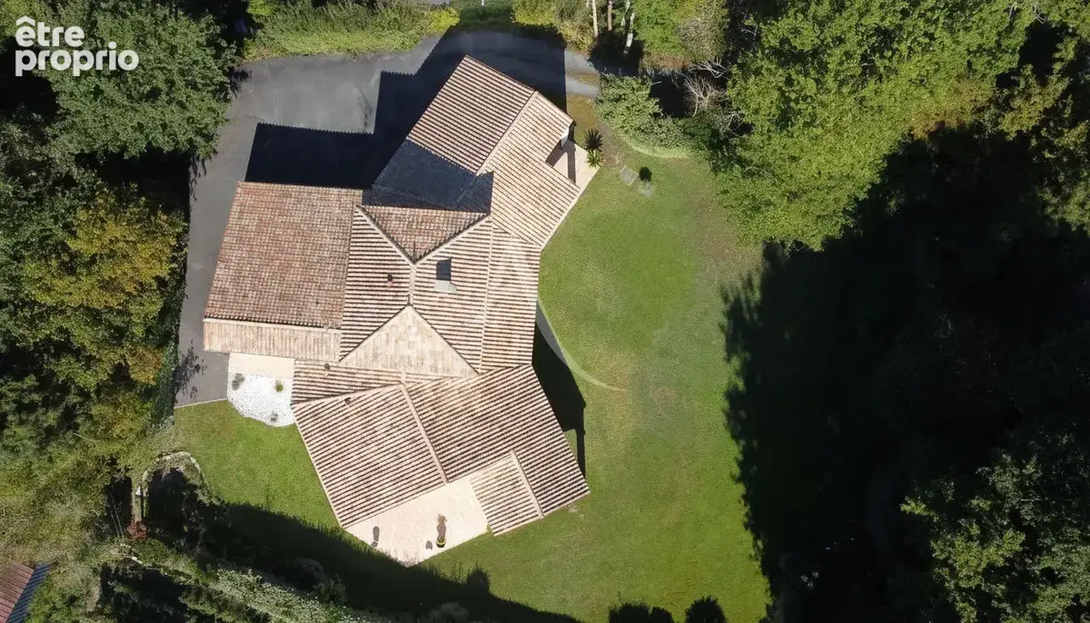 SAINTES - Belle propriété familiale de 186m² sur 2800m² de terrain arboré - photo 17