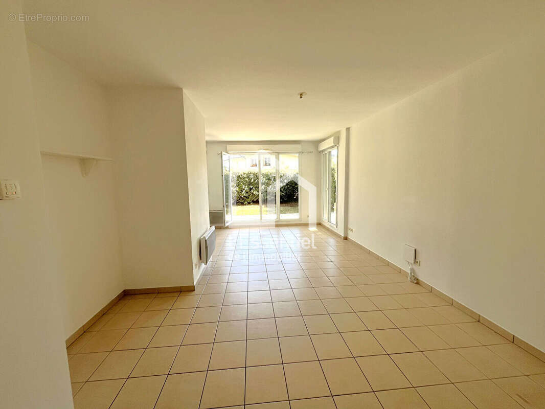 Appartement Verneuil-sur-seine 3 pièce(s) 64 m2 Rez de Jardin 204m² - photo 4