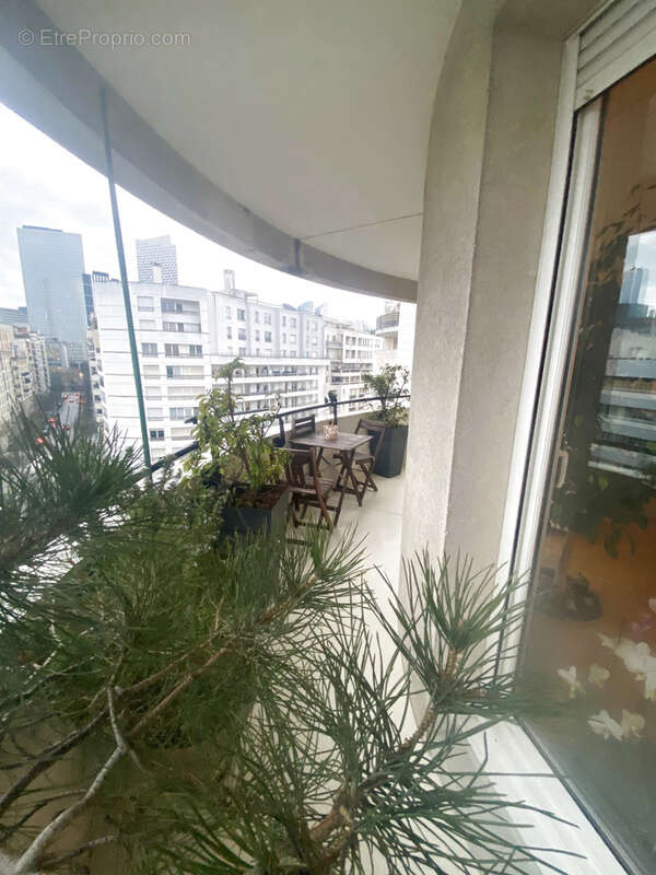 Appartement à COURBEVOIE