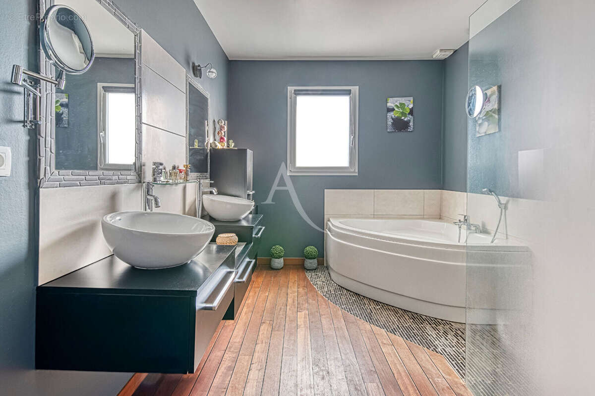 Maison à MONTREUIL-JUIGNE