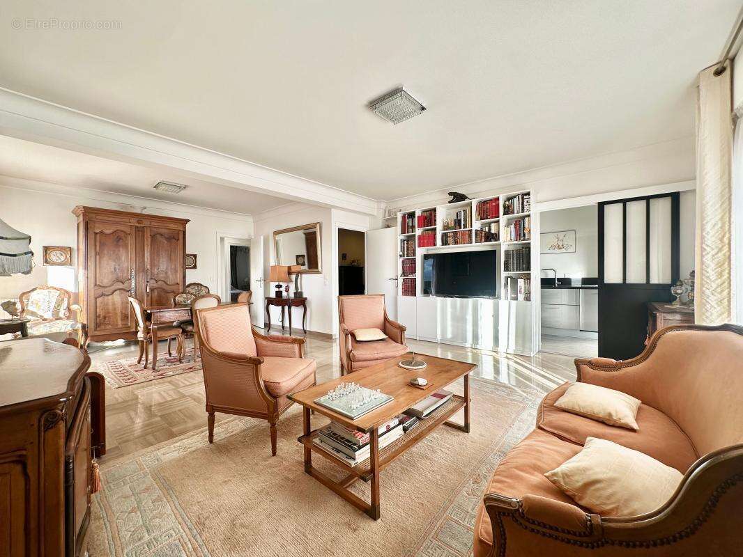 Appartement à SAINT-LAURENT-DU-VAR