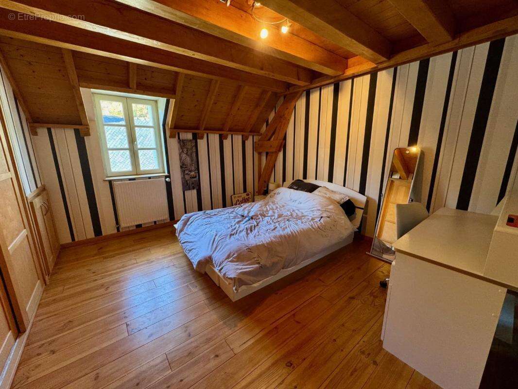 Maison à ENTRAYGUES-SUR-TRUYERE