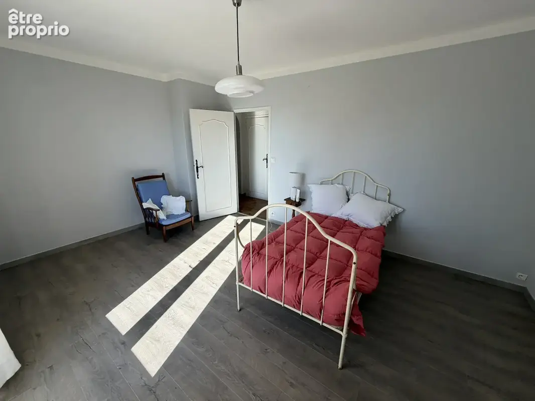 Maison avec vue dégagée et nombreuses dépendances - photo 21