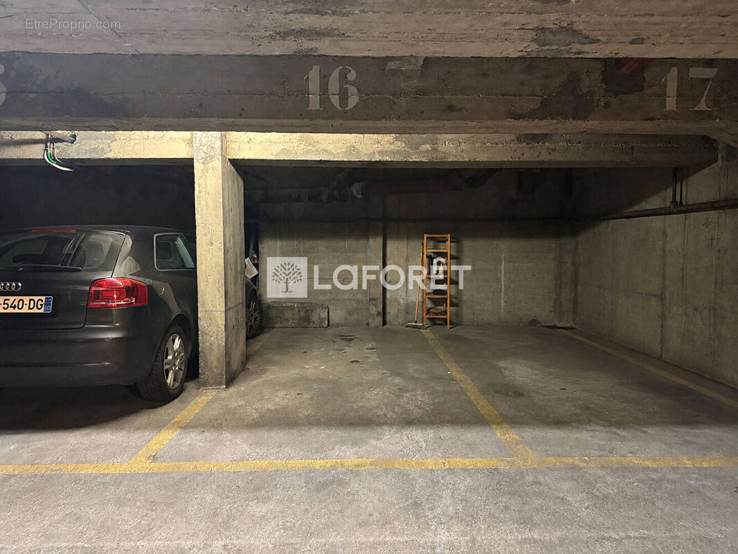 Parking à PARIS-15E
