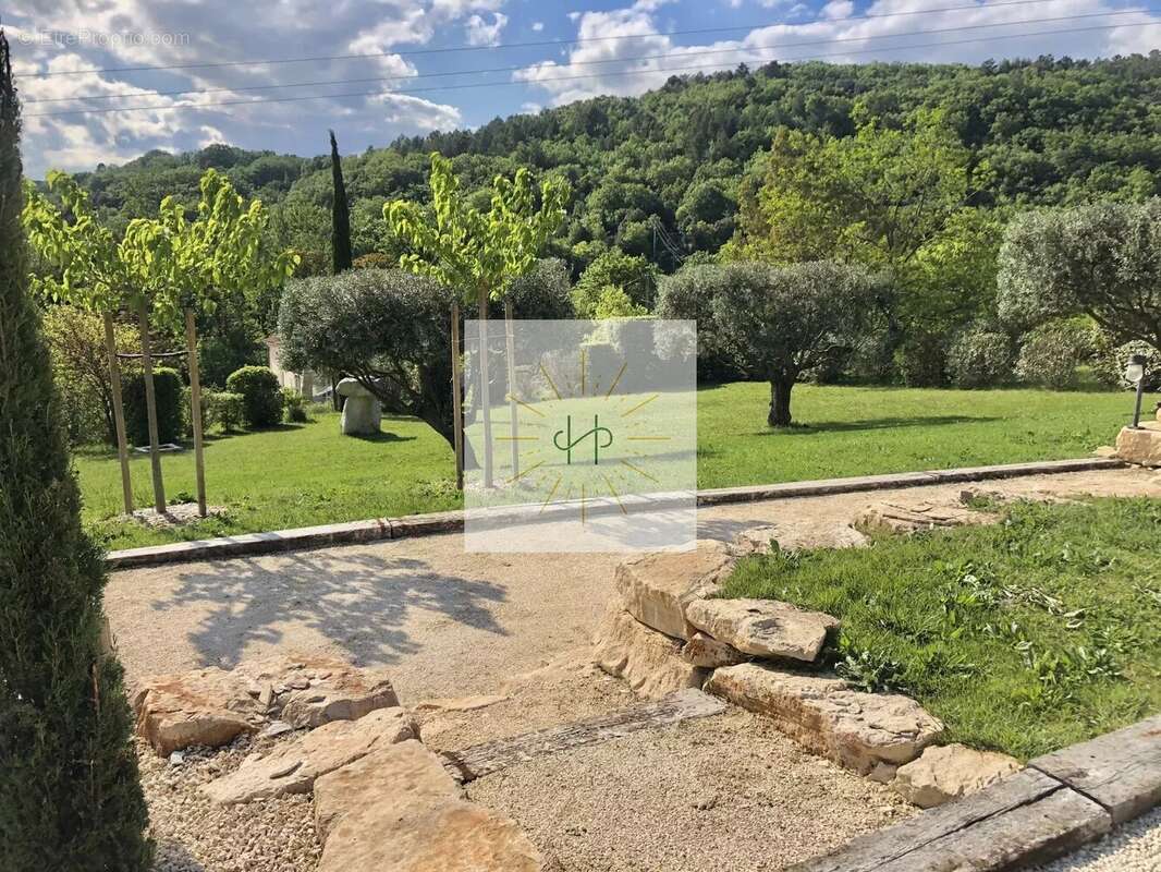 Maison à SAINT-MONTAN