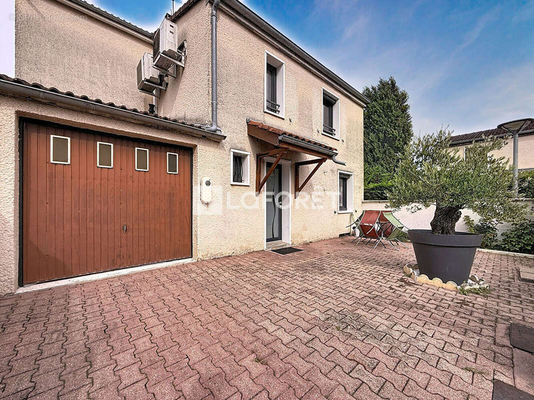 Maison à JASSANS-RIOTTIER