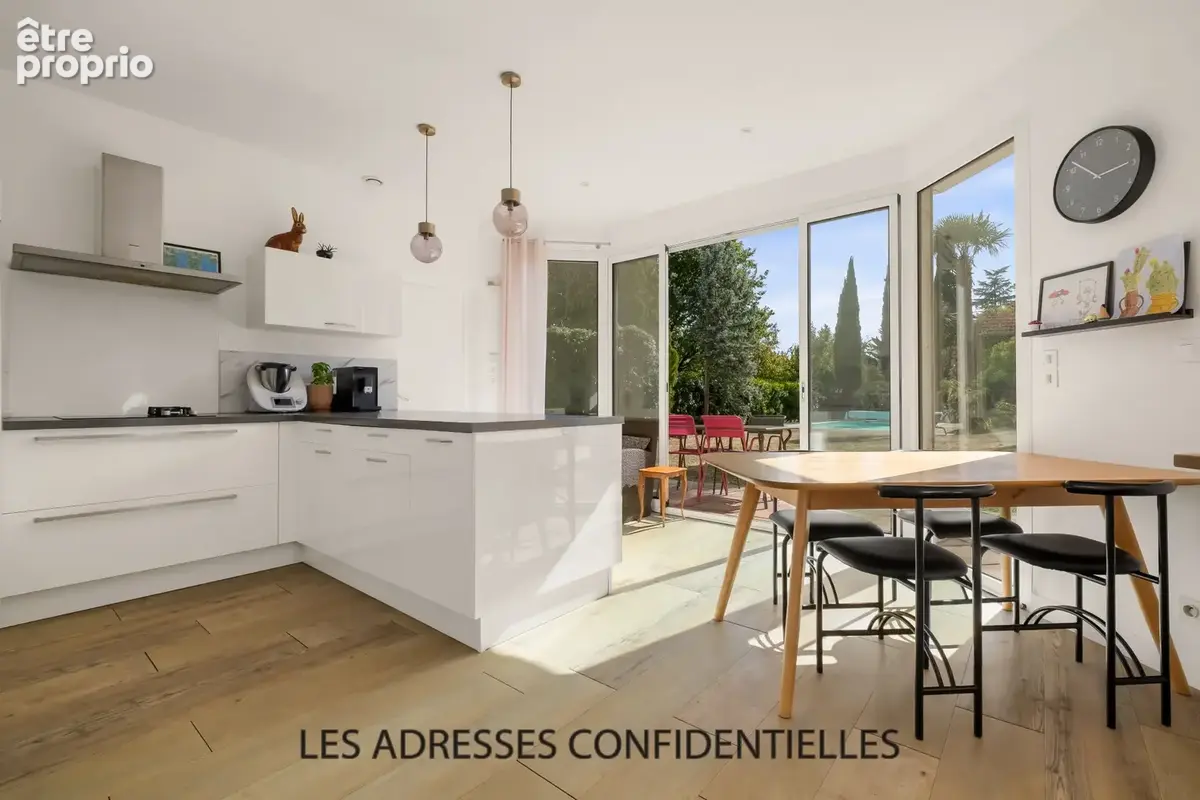 Champagne Au Mont D'or - Maison familiale - 226.50 m2 - sur grand parc arboré - photo 8