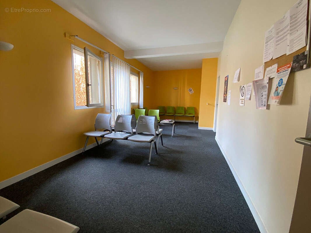 Bureaux- Local professionnel - 9 bureaux -  289 m2 - photo 2