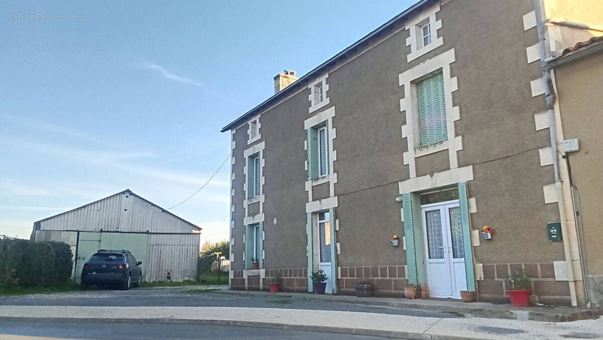 Maison à CHAMPNIERS