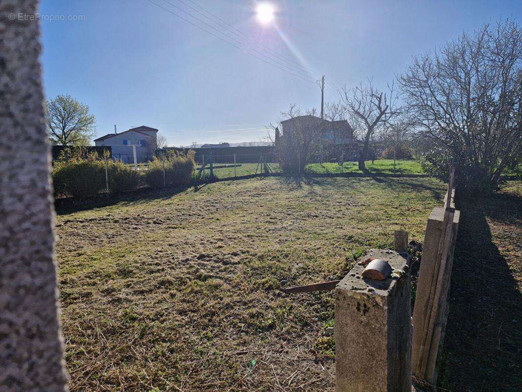 Maison à COMMELLE-VERNAY