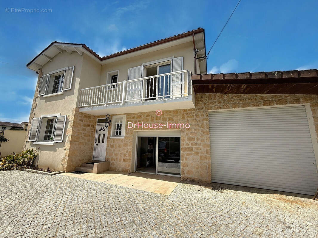Maison à CREYSSE