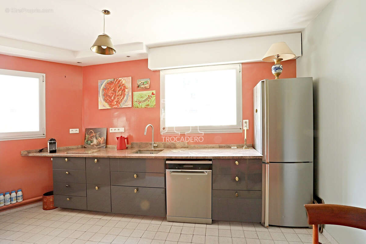 Appartement à PARIS-16E