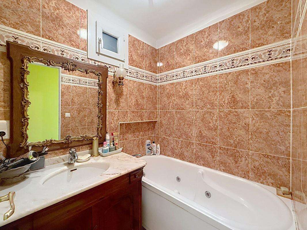 Maison à SOLLIES-VILLE