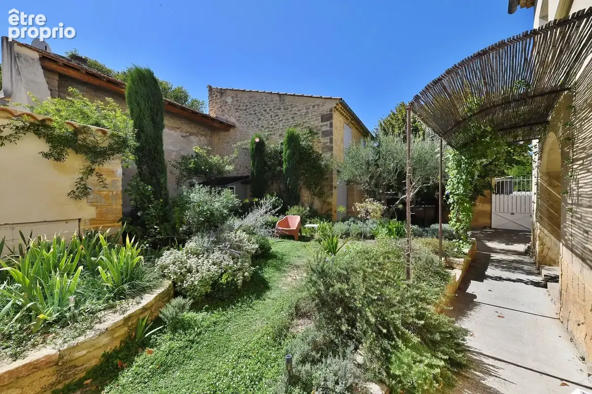 Maison de village avec jardin, bassin de nage et dépendance... - photo 28