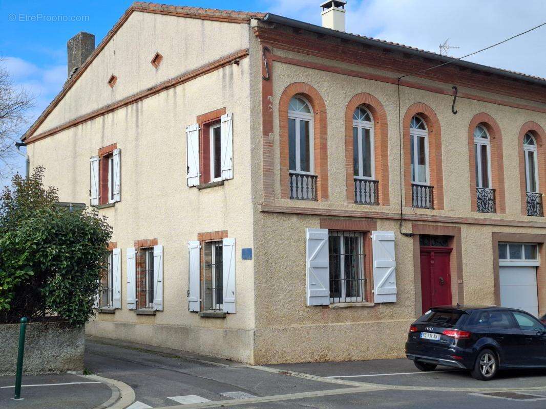 Maison à SAINTE-FOY-DE-PEYROLIERES