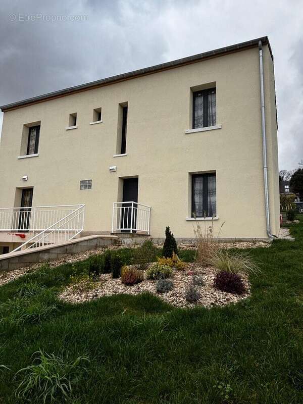 Maison à JUZIERS