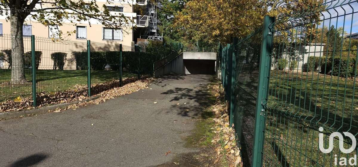 Photo 2 - Parking à LES MUREAUX