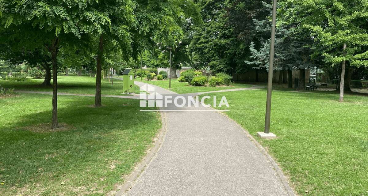 Appartement à FRESNES