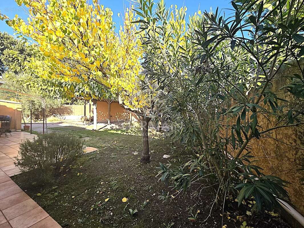 Maison à L'ISLE-SUR-LA-SORGUE