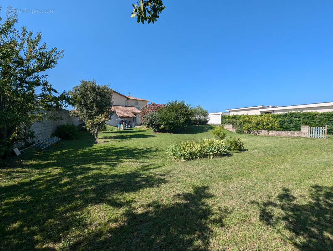 Terrain à ROMANS-SUR-ISERE