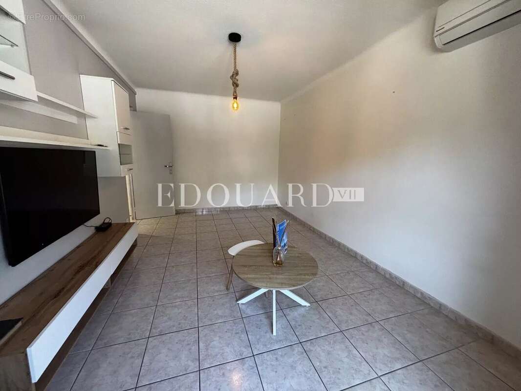 Sur la commune de Menton, en exclusivité deux pièces en bon état avec terrasse et vue dégagée - photo 10