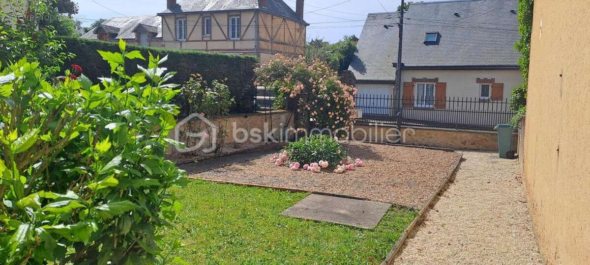 Maison rénovée en 2019 – 1 chambre + mezzanine, véranda, terrain 250 m² env - photo 9