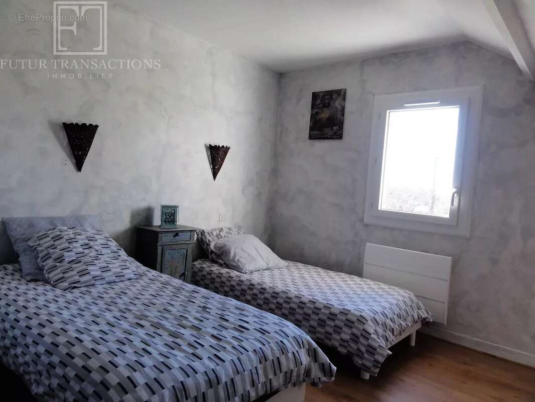 Maison à CHAMPAGNAC-DE-BELAIR