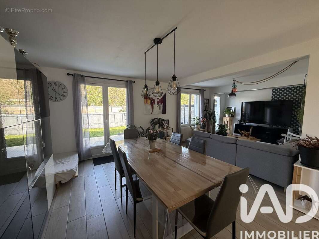 Photo 2 - Maison à VERT-SAINT-DENIS