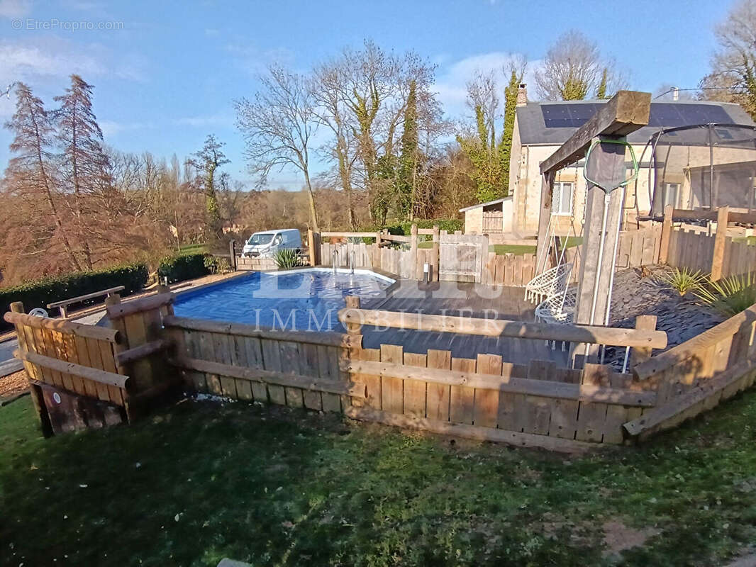 Maison à LE MELE-SUR-SARTHE