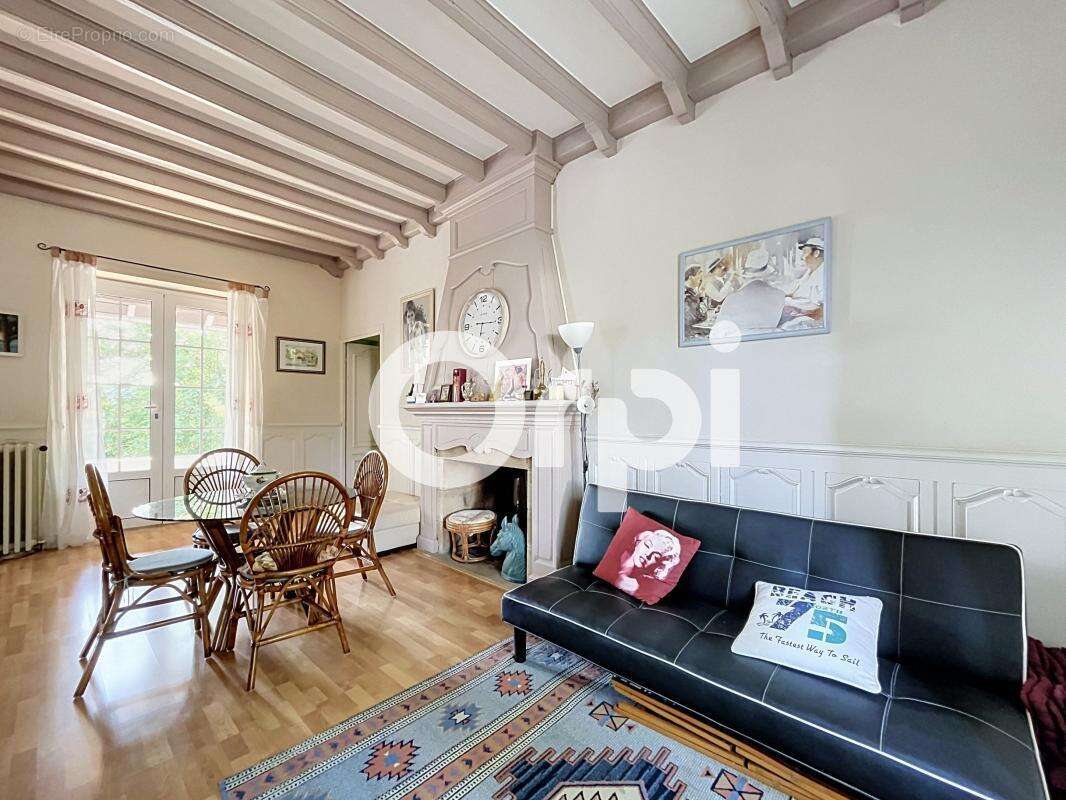Maison en pierre de caractère 219m2 – Saint-Pantaléon-de-Larche - photo 6