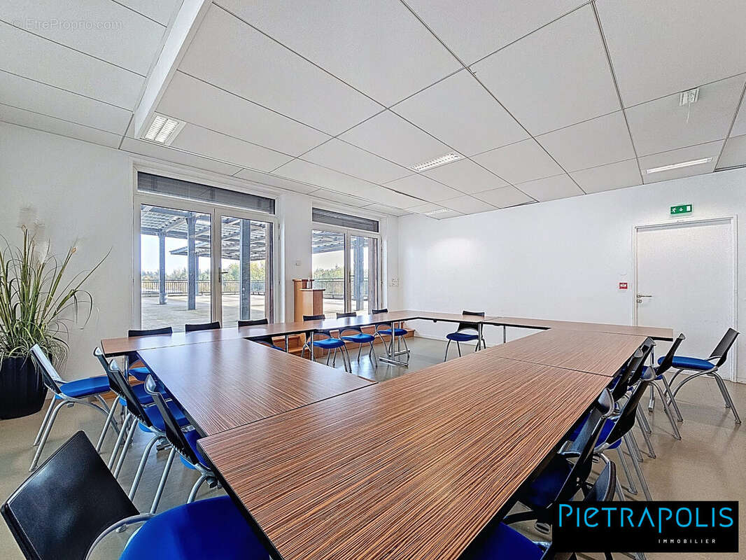 Commerce à SAINT-PRIEST