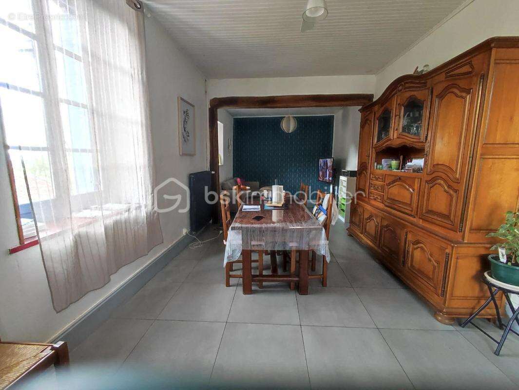  Belle maison familiale aux volumes généreux – Un cadre de vie idéal !A Neuvy-Sautour - photo 3