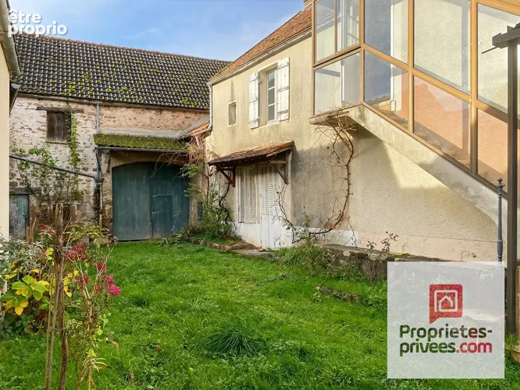VIEUX-CHATEAU à vendre deux maisons à rénover avec grand terrain et double cour , et dépendances - photo 2