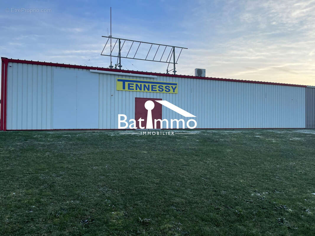Commerce à CONFLANS-EN-JARNISY