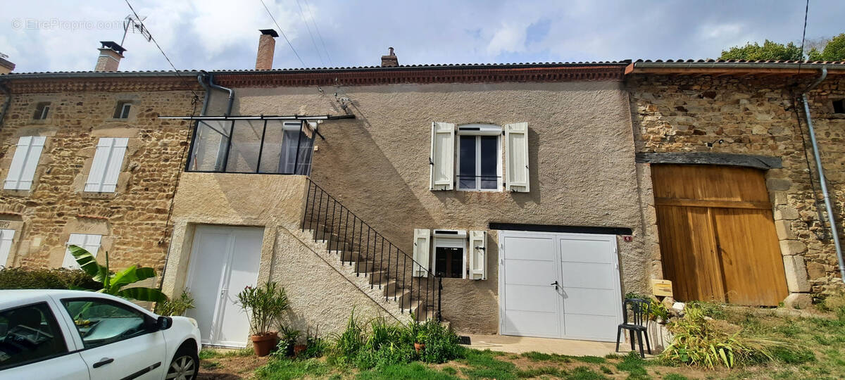 Maison à SAINT-MARTIN-D'OLLIERES