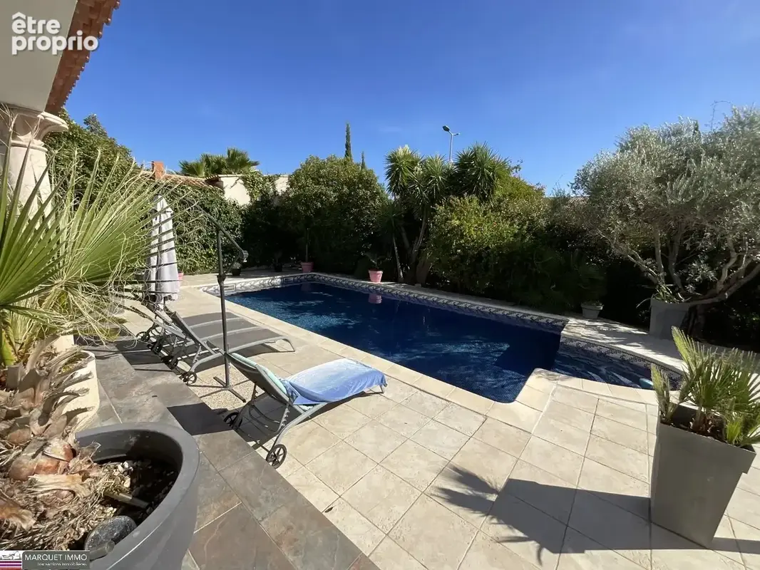 Coup de cur assuré pour cette superbe villa d'architecte T6 offrant 214 m² sur 902 m² de terrain clos paysagé et intimiste... - photo 9