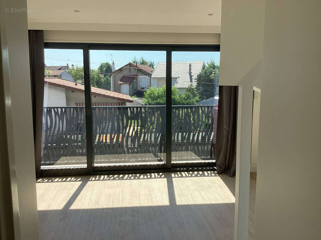 Appartement à SAINT-MAUR-DES-FOSSES