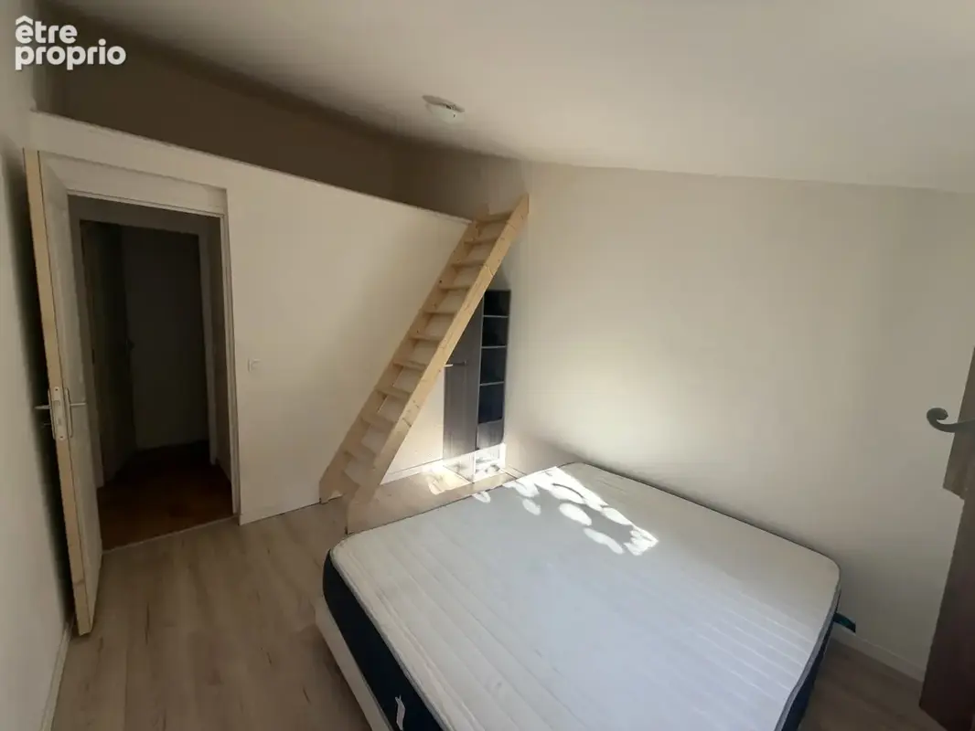 À Aups   Maison de plain-pied avec extérieur et stationnement - photo 10
