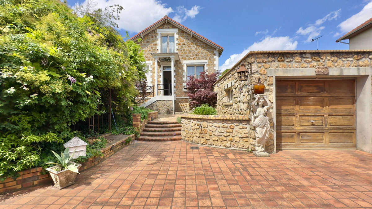 Maison à SAVIGNY-SUR-ORGE