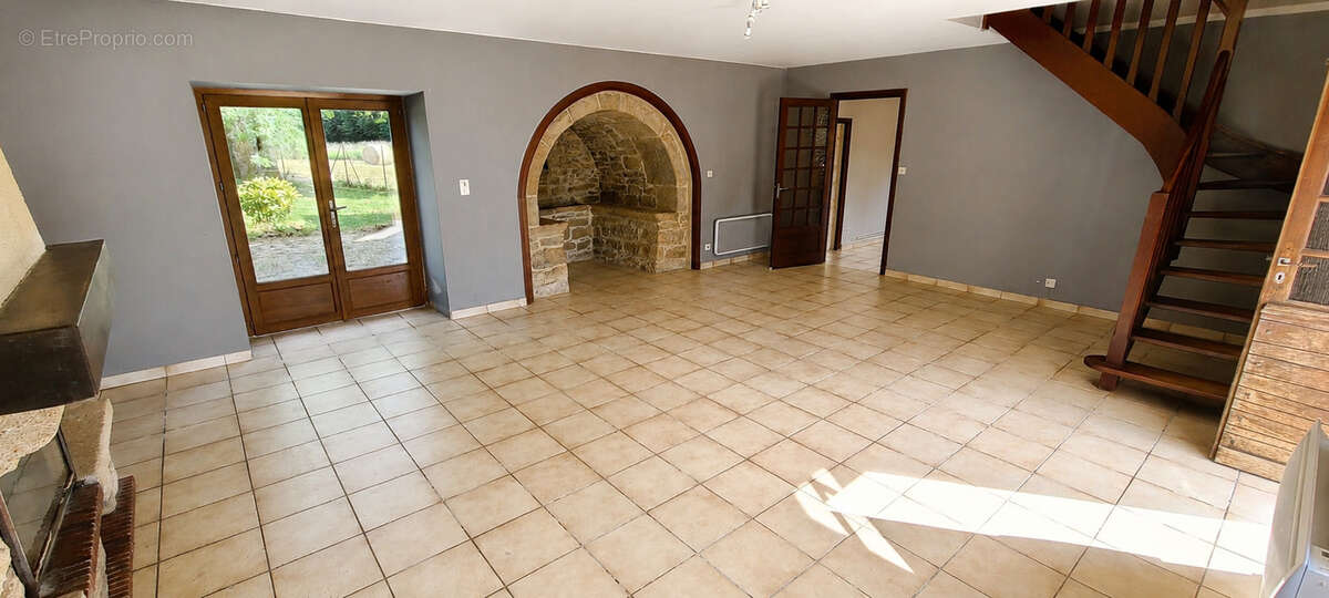 Propriété en pierre avec grange et plus de 14 000 m2 de terrain - photo 3